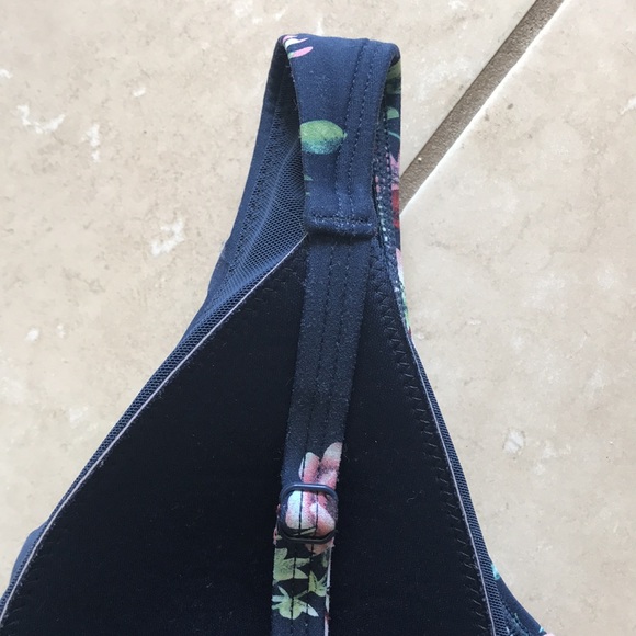 Nwt beautiful swim top, multi fit cup; quality - Picture 6 of 6